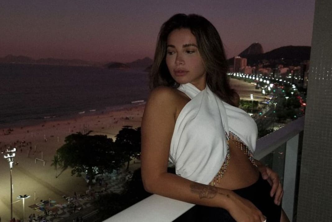 Bruna Gomes surge sensual
